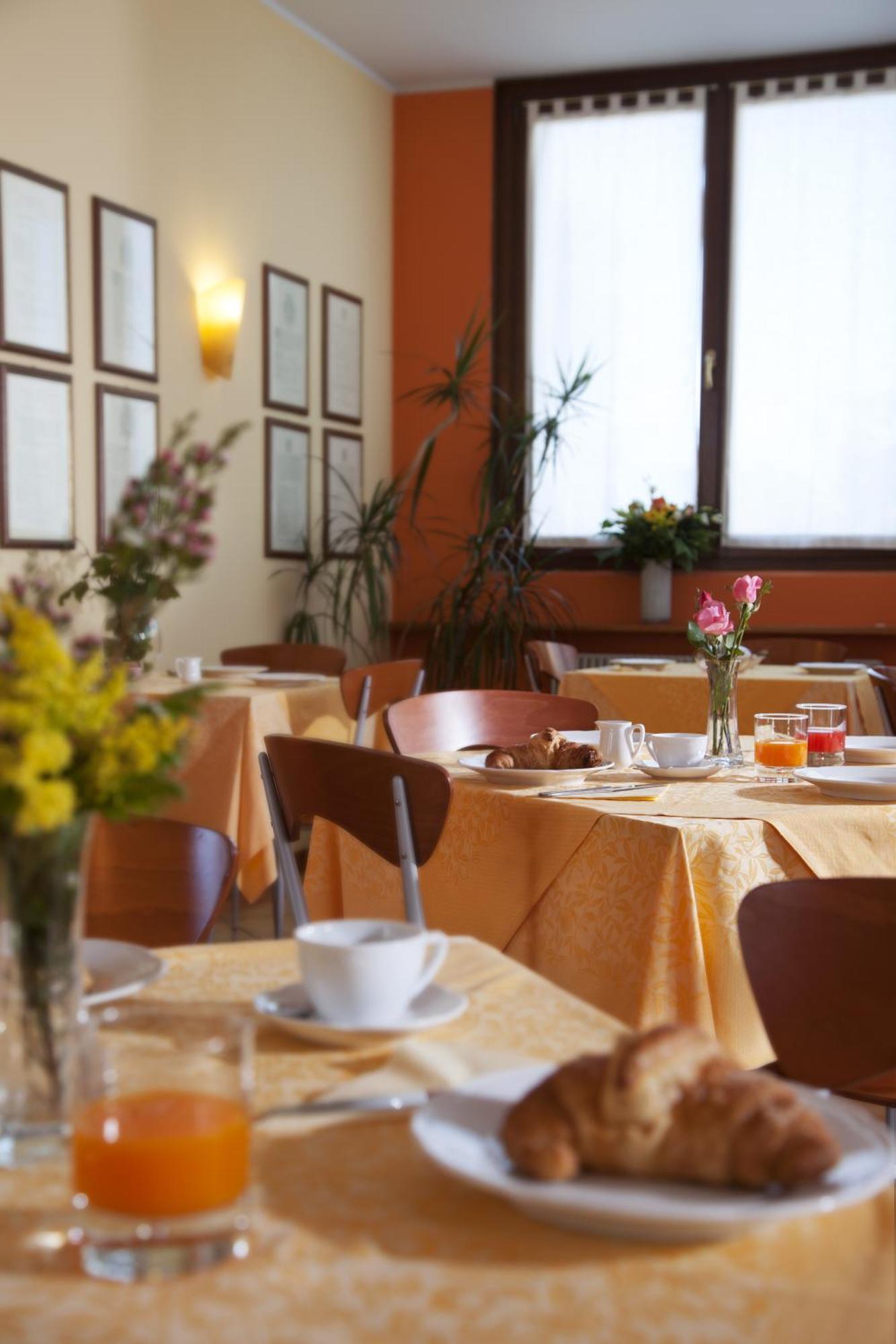 Hotel Naonis Cordenons Ngoại thất bức ảnh