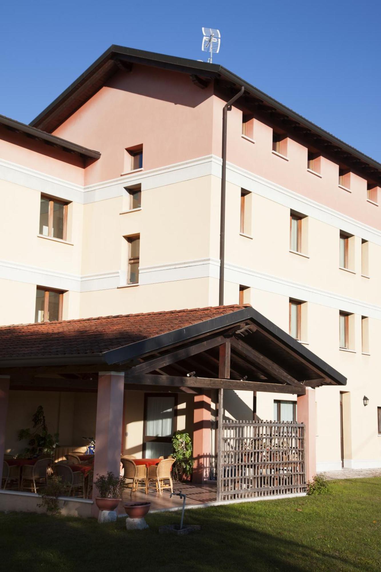 Hotel Naonis Cordenons Ngoại thất bức ảnh