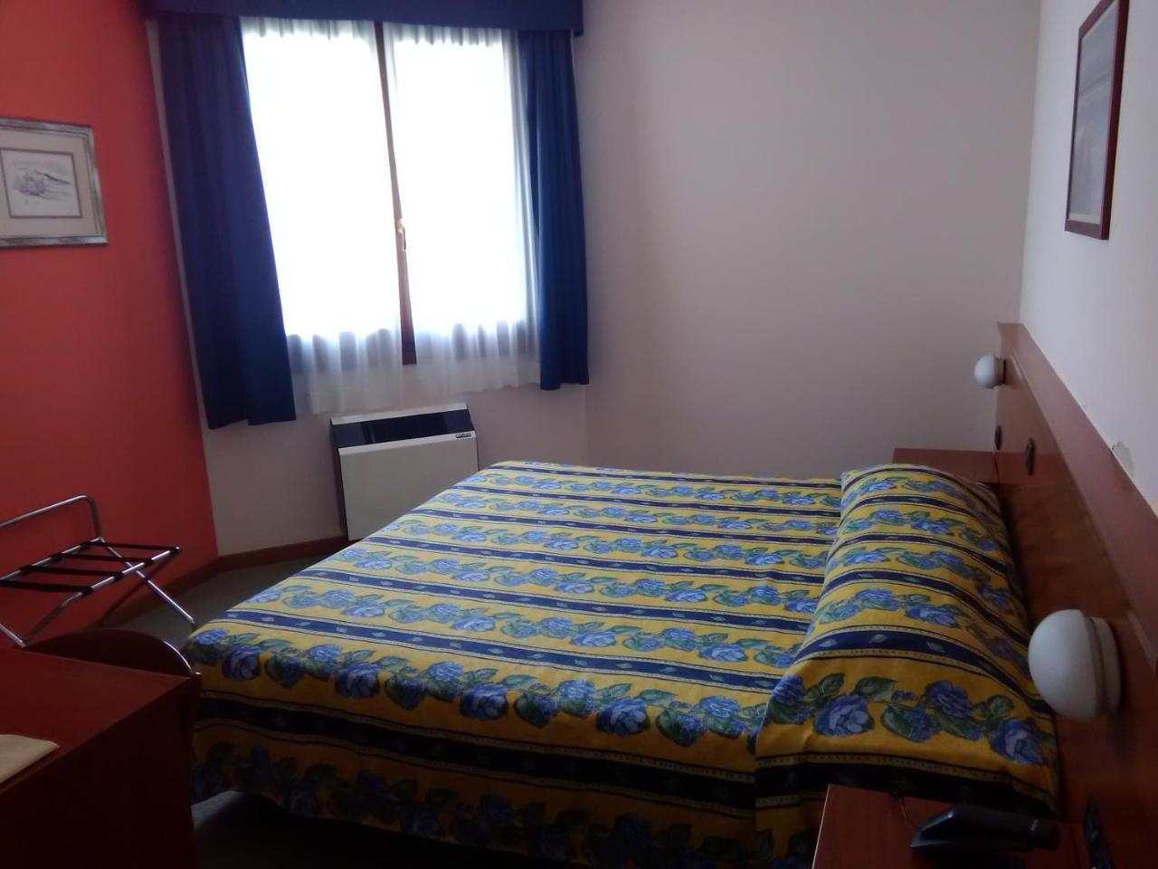 Hotel Naonis Cordenons Ngoại thất bức ảnh