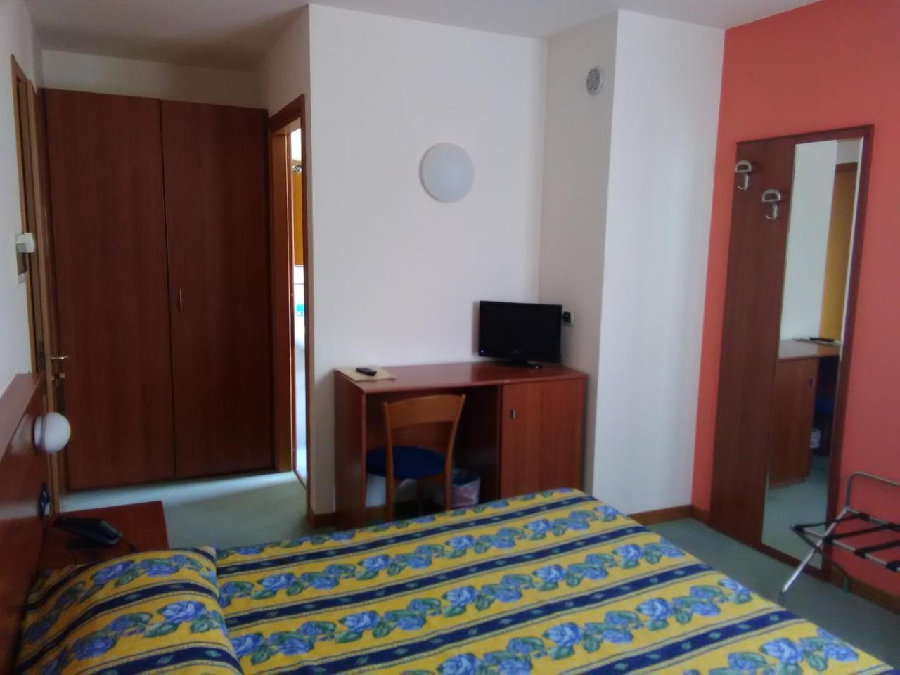 Hotel Naonis Cordenons Ngoại thất bức ảnh