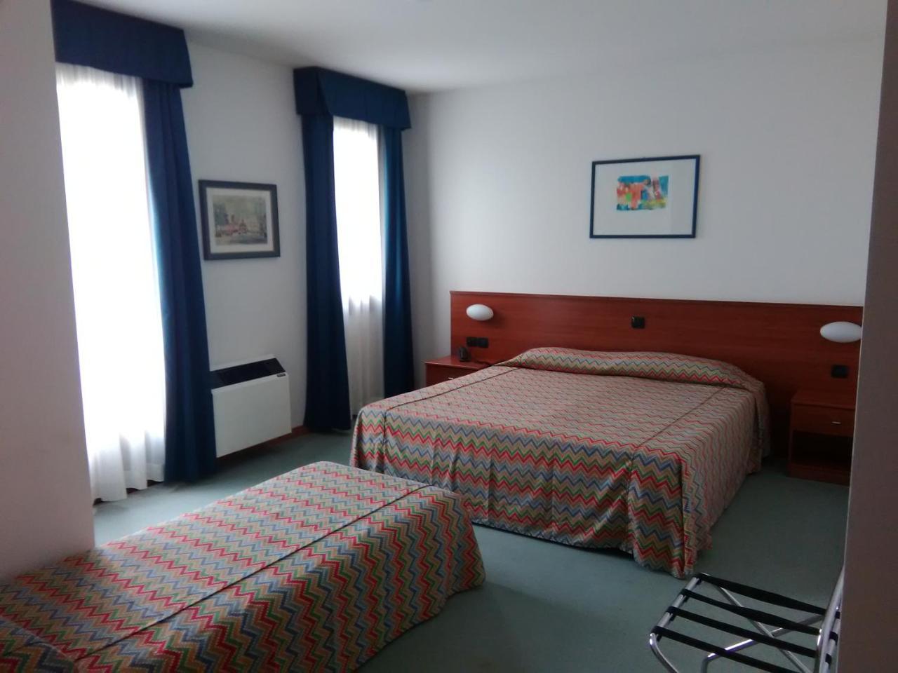 Hotel Naonis Cordenons Ngoại thất bức ảnh